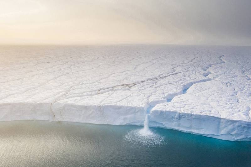 Tající ledovec, Svalbard. Autor snímku: Roye Mangersnese