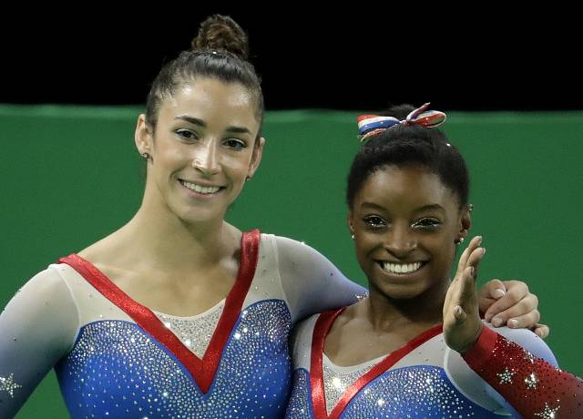 Americké gymnastky Aly Raismanová a Simone Bilesová 