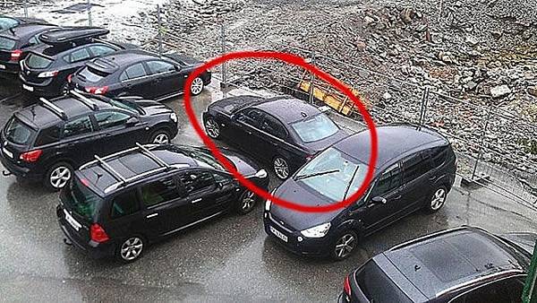 Parkovat správně se vyplatí. Nemusíte pak řešit tyto situace...