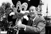 Walt Disney na jedné z posledních fotografií z roku 1966.