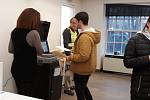 Volební místnost v historické čtvrti Washingtonu, 8. listopadu po osmé ráno tamního času