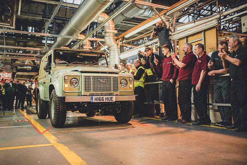 Poslední vyrobený Land Rover Defender.