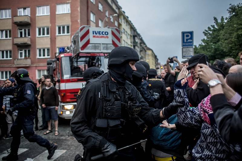 Policie zasahovala kvůli údajné bombe 24. května v centru Klinika na pražském Žižkově.