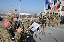 Spojené státy a Severoatlantická aliance dnes v Kábulu uspořádaly slavnostní obřad k ukončení své bojové mise v Afghánistánu. 