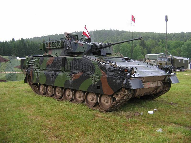 Ulan - bojové vozidlo pěchoty rakouské armády.