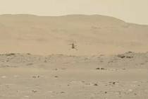 Malý vrtulník Ingenuity agentury NASA 22. dubna 2021 podruhé úspěšně vzlétl a přistál na Marsu.