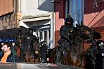 Koně mají u policie náročnou práci, a ne každý policista se pro spolupráci s těmito ušlechtilými tvory hodí.