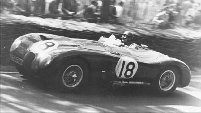 Vítězný Jaguar C-Type.