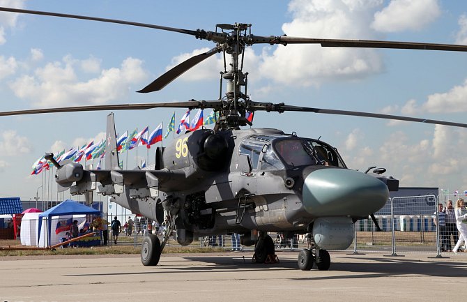 Dvoumístný bitevní vrtulník Kamov Ka-52 se vyznačuje velkou palebnou silou a originálním uspořádáním vztlakového tělesa se dvěmi protiběžnými vrtulemi.