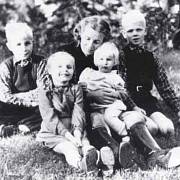 Lina Heydrichová s dětmi