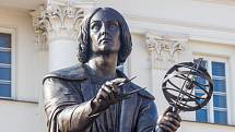 Socha Mikuláše Koperníka ve Varšavě.