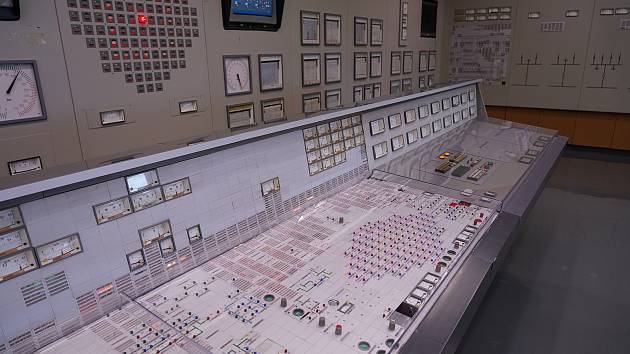 Rakouská jaderná elektrárna Zwentendorf je od českých Dukovan vzdálená sto kilometrů. Na rozdíl od ní ale nikdy nebyla v provozu. Na břehu Dunaje stojí od roku 1976.