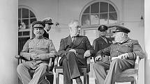 Josif Vissarionovič Stalin, Franklin Delano Roosevelt a Winston Churchill na konferenci Velké trojky v Teheránu v listopadu 1943