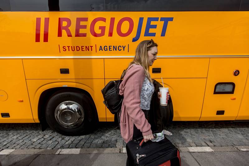 Tisková konference Student Agency a RegioJet ke změně marketingové značky žlutých autobusů na RegioJet a představení autobusů nové generace, které vyjedou poprvé v Evropě pod značkou RegioJet, proběhla 4. dubna v Praze. 