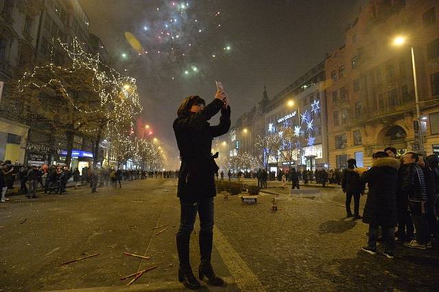 Průběh silvestrovských oslav 31. prosince v centru Prahy. 