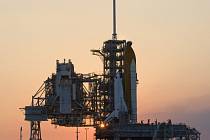 Raketoplán Atlantis připravený ke startu na mysu Canaveral