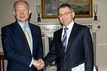 Ministr zahraničí Lubomír Zaorálek (vpravo) se setkal 29. února v Londýně s britským protějškem Williamem Haguem.