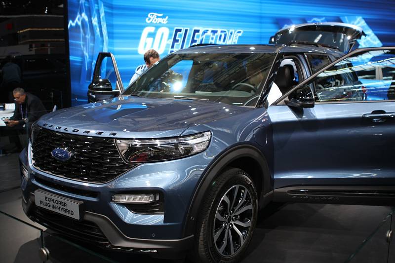 Po odmlce se s řadou novinek vytasil Ford. Například s velkým SUV Explorer