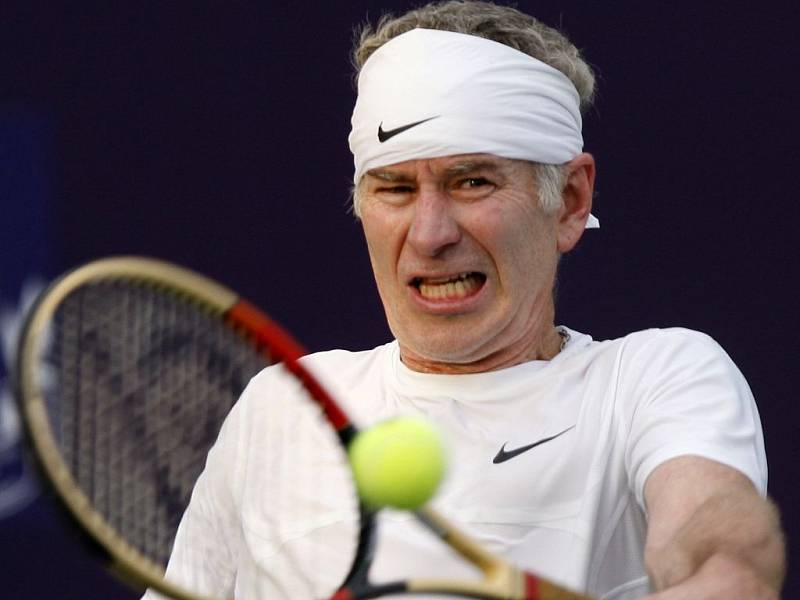 John McEnroe hraje stále s vervou.