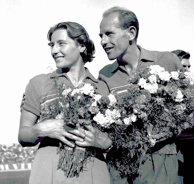 Dana a Emil Zátopkovi si z olympijských her v Helsinkách odvezli celkem čtyři zlaté medaile.