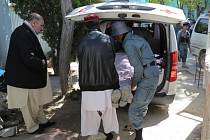 Šest policistů zabili ozbrojenci Talibanu, kteří napadli kontrolní stanoviště na severovýchodě Afghánistánu. V řadách útočníků zahynulo pět osob.
