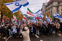 Proti rostoucímu antisemitismu v Německu demonstrovaly 19. listopadu v Berlíně stovky lidí