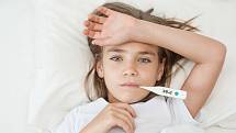 Podle pediatričky MUDr. Hany Cabrnochové jsou dětští pacienti mnohem nakažlivější, než dospělí. Mohou být totiž infekční i více než deset dní a virus dokážou šířit až osm dní před nástupem příznaků.