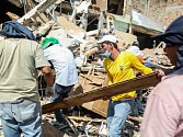  Počet obětí sobotního zemětřesení v Ekvádoru vzrostl již na 525, zraněných je na 4600 a asi stovka osob se stále pohřešuje.