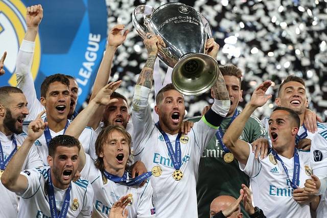 Fotbalisté Realu Madrid se radují z triumfu v Lize mistrů.