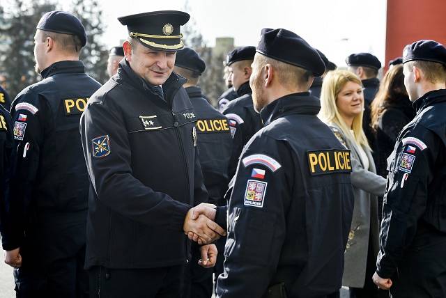 Policejní prezident Tomáš Tuhý (druhý zleva).