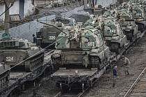 Vozidla Ruské armády v Rostově nedaleko hranic s Ukrajinou - Ilustrační foto