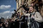 Stávka studentů Vyjdi ven: snímek je z náměstí Jana Palacha v Praze kde se sešli studenti UMPRUM, Filosofické fakulty, konzervatoře a SZŠ a VOŠ zdravotnické.