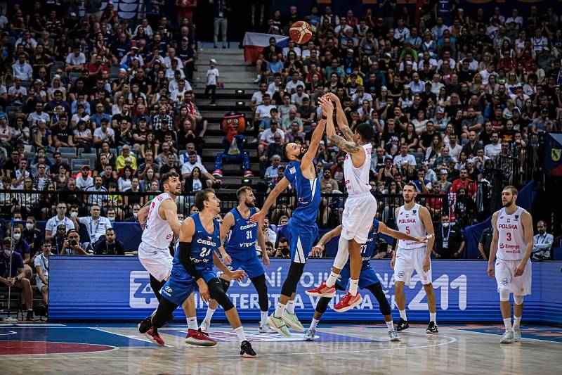 Čeští basketbalisté v prvním utkání ME v Praze podlehli Polsku