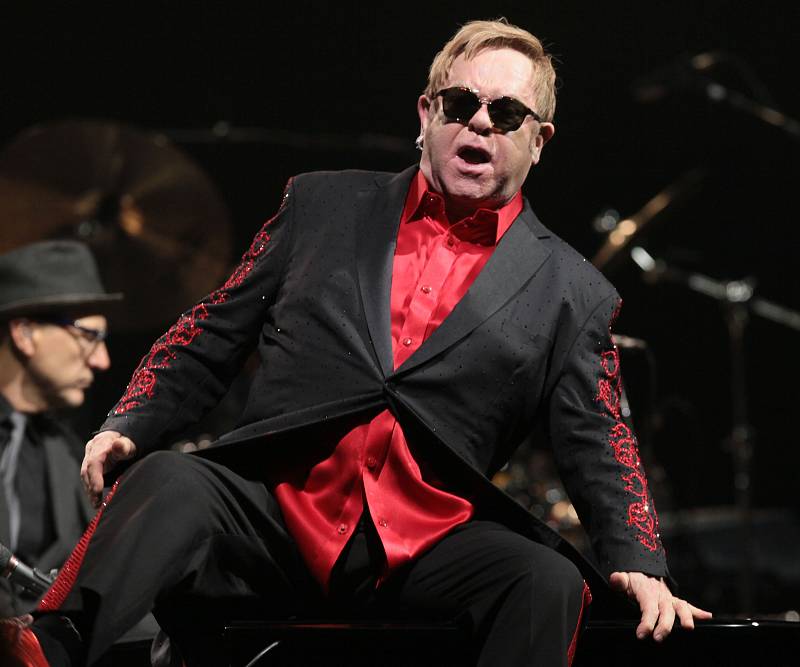 Hudební legenda Elton John vystoupil v O2 areně.