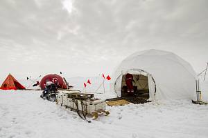 Polární výzkumný tábor na Antarktidě.