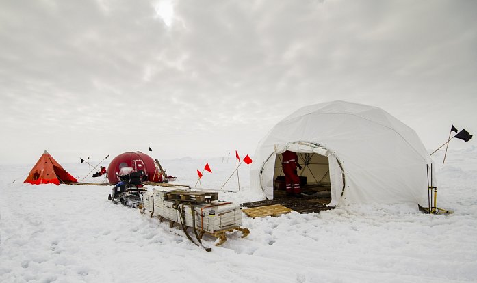 Polární výzkumný tábor na Antarktidě.