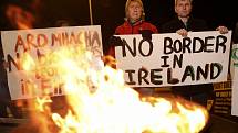 Do ulic ale vyrazili také odpůrci brexitu. Někteří se obávají vzniku pevné hranice mezi Irskem a Severním Irskem.