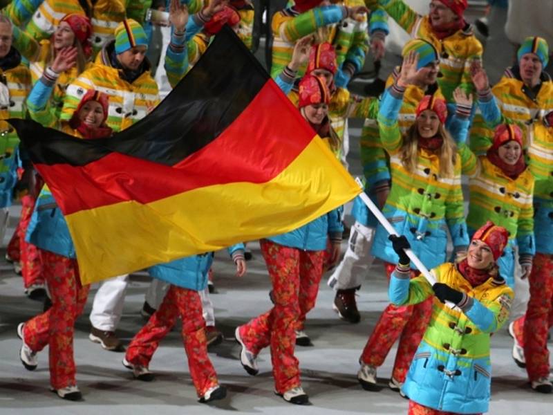 Německou výpravu vedla během slavnostního zahajovacího ceremoniálu lyžařka Maria Höflová-Rieschová. 