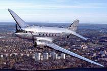 Letoun Douglas DC-3, největší sláva těchto letadel se datuje do 30. a 40. let minulého století. Právě letoun DC-3 byl použit při letu BOAC 777 v roce 1943, který sestřelila německá letadla.
