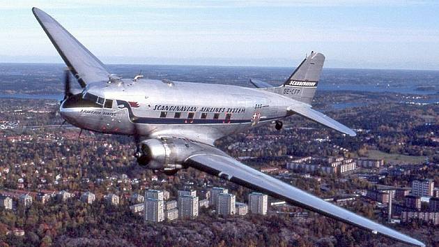 Letoun Douglas DC-3, největší sláva těchto letadel se datuje do 30. a 40. let minulého století. Právě letoun DC-3 byl použit při letu BOAC 777 v roce 1943, který sestřelila německá letadla