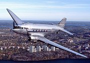 Letoun Douglas DC-3, největší sláva těchto letadel se datuje do 30. a 40. let minulého století. Právě letoun DC-3 byl použit při letu BOAC 777 v roce 1943, který sestřelila německá letadla