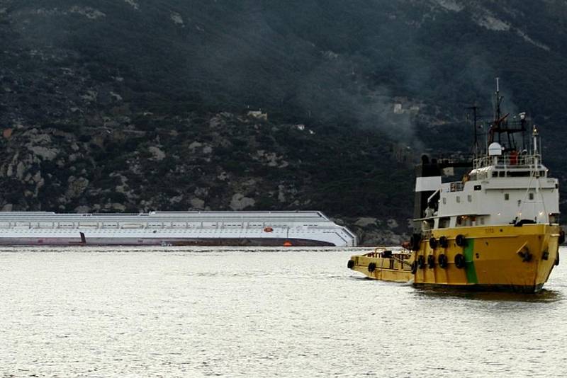 U břehů italského ostrova Giglio bylo dnes obnoveno pátrání po dvou desítkách lidí, kteří jsou stále pohřešováni po pátečním ztroskotání obří italské lodi Costa Concordia. 