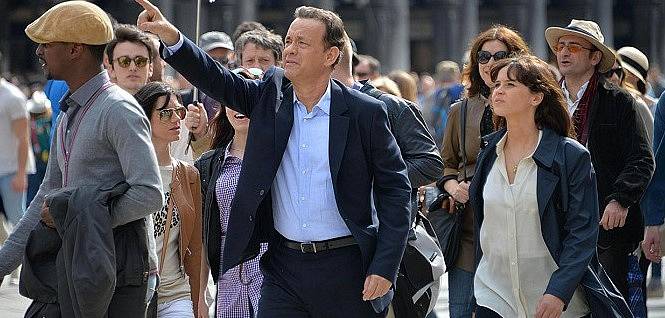 Tom Hanks a Felicity Jones ve filmu Inferno (2016)