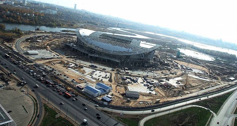 Kazaň Arena (Kazaň, 45 105 diváků). Stadion byl otevřen v roce 2013 při Letní univerziádě. Její vzhled, o který se postarala stejná společnost jako o stadion ve Wembley, zapadá do krajiny. Na břehu řeky Kazanka má připomínat leknín.