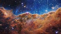 Mlhovina Carina je velká a jasná emisní mlhovina v souhvězdí Lodního kýlu. Nachází se ve vzdálenosti 7 600 světelných let a je jakousi hvězdnou školkou, kde se rodí hvězdy. Je to jedna z největších a nejjasnějších mlhovin na obloze