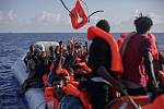 Migranti na trase přes Středozemní moře, ilustrační foto