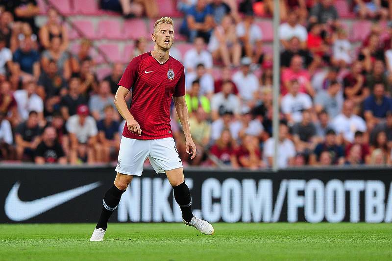 Fotbalové utkání 2. předkola Evropské ligy UEFA mezi celky AC Sparta Praha a FK Spartak Subotica 2. srpna v Praze. Uroš Radakovič.