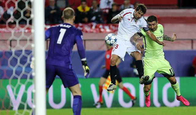 Sevilla - Manchester City: Coke proti brankáři Joe Hartovi