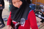 Skupina Voice of Baceprot z Indonésie mezi mladými muslimy rebeluje