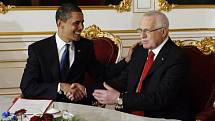 Prezident ČR Václav Klaus přijal 5. dubna 2009 na Pražském hradě amerického prezidenta Baracka Obamu (vlevo) v rámci jeho dvoudenní návštěvy České republiky.